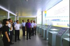 新疆若羌縣委副書記、縣長(zhǎng)艾山江帶領(lǐng)考察團(tuán)走